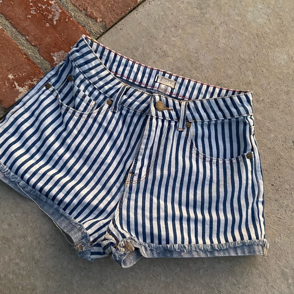 ROXY JEAN SHORTS - Picture 3 of 6